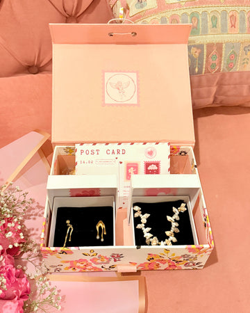 THE "HE GETS ME!" HAMPER